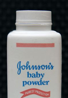 Johnson & Johnson dừng bán phấn rôm trẻ em trên toàn cầu