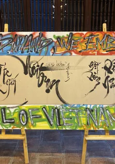 Thư pháp với Graffiti: Cuộc đối thoại nghệ thuật pha chất truyền thống lẫn hiện đại