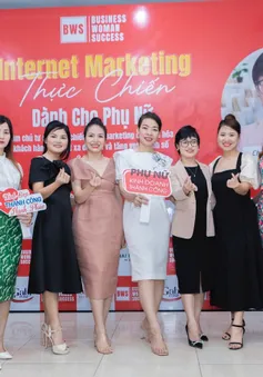 Business Woman Success và chiến lược marketing Khách hàng hạnh phúc