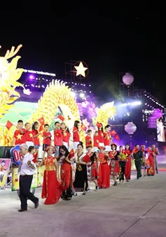 Lung linh sắc màu Trung Thu Thành Tuyên