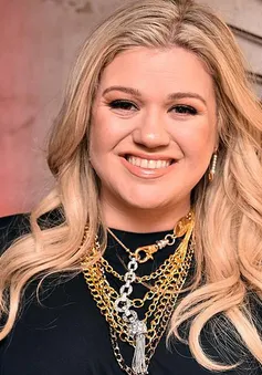 Kelly Clarkson nhận ngôi sao trên Đại sảnh danh vọng Hollywood