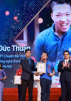 Nguyễn Đức Thuận -  Chàng trai bại não nhận giải thưởng Vinh quang Việt Nam