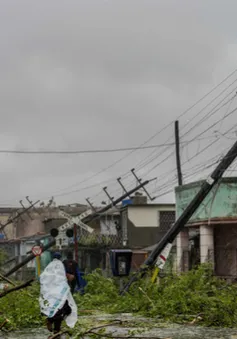 Cuba mất điện toàn quốc vì bão Ian