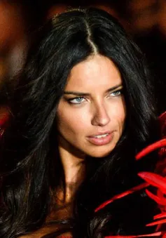 "Thiên thần nội y" Adriana Lima đón con thứ ba chào đời