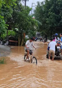 Hà Nội: Người dân ngoại thành chạy lũ