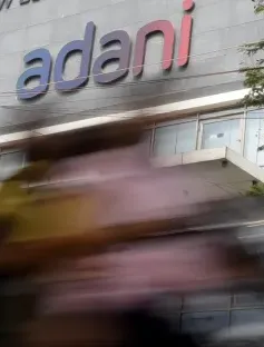 Cổ phiếu Adani biến động, chứng khoán châu Á tăng giảm trái chiều