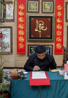Phố ông đồ TP Hồ Chí Minh nhộn nhịp đón khách