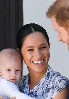 Hoàng tử Harry cáo buộc Hoàng gia Anh "phân biệt đối xử" với vợ Meghan