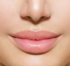 Cải thiện làn môi khô nứt nẻ mà không cần son dưỡng