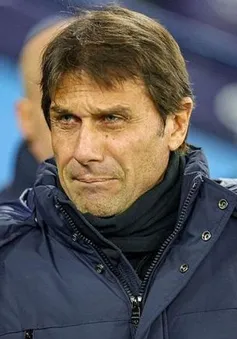 HLV Antonio Conte nhập viện phẫu thuật