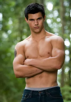 Taylor Lautner thú nhận khoảng thời gian khó khăn khi tham gia "Chạng vạng"