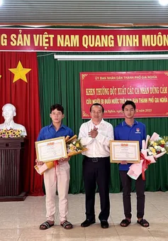 Khen thưởng hai thanh niên dũng cảm cứu người