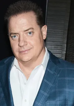 Brendan Fraser coi Quả cầu vàng là "đồ trang trí trên mui xe"