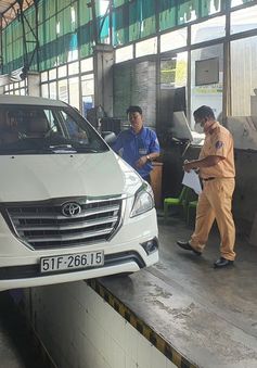 20 cảnh sát giao thông hỗ trợ đăng kiểm tại TP Hồ Chí Minh