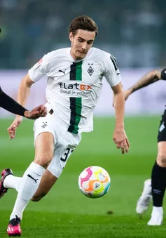 Werder Bremen và Monchengladbach chia điểm kịch tính