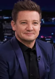 Jeremy Renner lên lịch xuất hiện trước công chúng lần đầu tiên hậu tai nạn xe xúc tuyết cán qua người