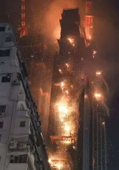 Cháy lớn tại tòa nhà 42 tầng đang xây dựng ở Hong Kong (Trung Quốc)