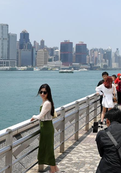 Hong Kong (Trung Quốc) hút du khách đại lục