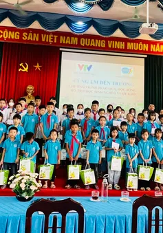 Quỹ Tấm lòng Việt trao tặng 66 suất học bổng cho các em học sinh nghèo vượt khó tại tỉnh Phú Thọ