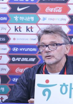 HLV Philippe Troussier ví trận đấu với ĐT Hàn Quốc như một món quà dành cho các cầu thủ Việt Nam