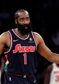 Tương lai bất định chờ đợi James Harden