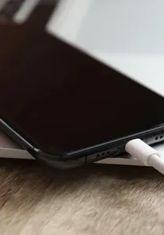 Sạc iPhone bằng bộ sạc Macbook có an toàn không?