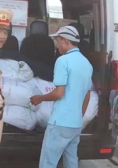 Phát hiện hơn nửa tấn mỡ động vật không rõ nguồn gốc xuất xứ trên xe khách