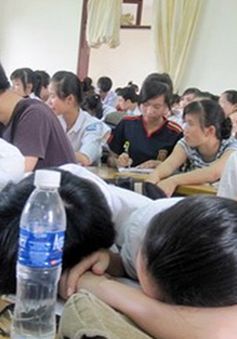 Cử tri phản ánh: "Tiền học thêm của con là khoản chi lớn nhất của gia đình"