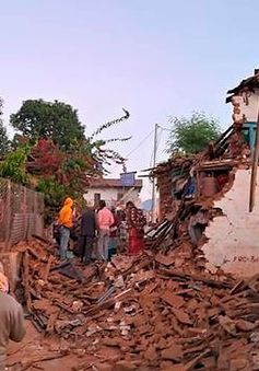 Động đất ở Nepal: Số người tử vong tăng lên gần 160, nhiều ngôi nhà bị chôn vùi trong đống đổ nát