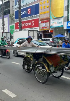 TP Hồ Chí Minh: Tông vào xe xích lô chở sắt cồng kềnh, người phụ nữ tử vong