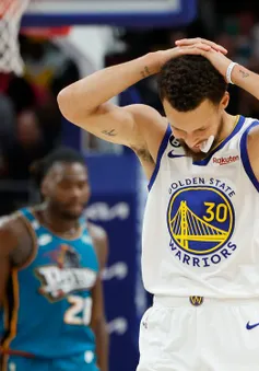 Mùa giải đầy biến động của Golden State Warriors