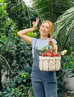 Khu vườn ngập hoa trái của Mỹ Tâm, MC Thanh Vân Hugo gửi thiệp cưới tới bạn bè