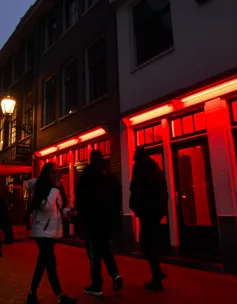 Amsterdam lên kế hoạch di dời phố đèn đỏ