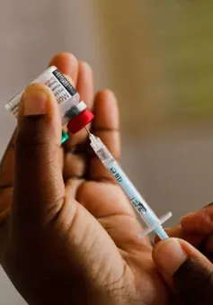 Ghana trở thành quốc gia đầu tiên phê duyệt vaccine sốt rét của Oxford