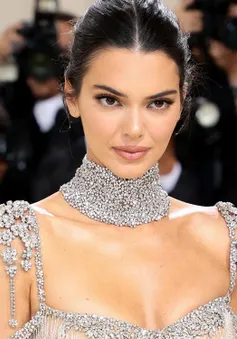 Kendall Jenner và dấu ấn thời trang táo bạo tại Met Gala