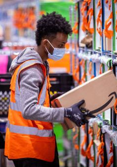 Amazon lãi hơn 3 tỷ USD sau khi sa thải hàng nghìn nhân sự