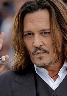 Johnny Depp phủ nhận đang cố gắng "trở lại": Tôi chẳng đi đâu cả