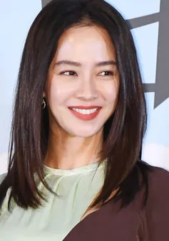 Song Ji Hyo kiện ông chủ công ty quản lý tham ô