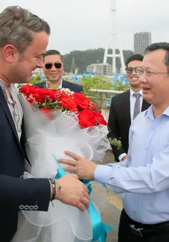 Thủ tướng Xavier Bettel và Đoàn đại biểu cấp cao Luxembourg tham quan Vịnh Hạ Long