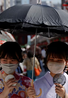 Nhật Bản cảnh báo nguy cơ say nắng khi nắng nóng "thiêu đốt"