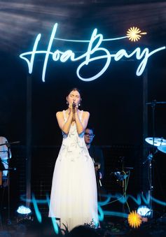 Hà Nhi bùng nổ với hit "Chưa quên người yêu cũ" trên khấu Hoa Bay