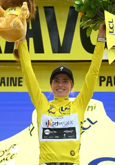 Demi Vollering giành áo vàng chung cuộc Tour de France nữ 2023