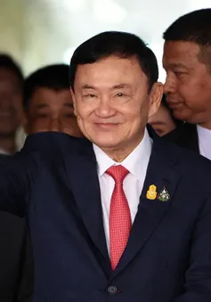 Cựu Thủ tướng Thaksin trở về Thái Lan, sẵn sàng chấp nhận thi hành án tù