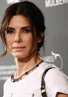 Sandra Bullock nhận được nhiều sự hỗ trợ khi bạn trai qua đời