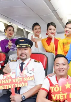 Rộn ràng hình ảnh cờ đỏ sao vàng trên những chuyến bay Vietjet dịp 2/9