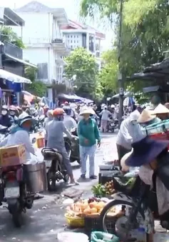 Chợ lấn chiếm vỉa hè, lòng đường giữa trung tâm TP Huế