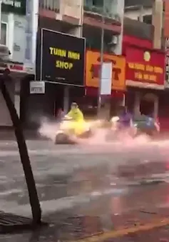 Mưa to, Đà Nẵng ngập cục bộ nhiều nơi