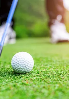 Cho thôi chức vụ đối với cán bộ đánh golf trong giờ hành chính