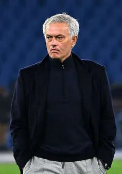 Số tiền khổng lồ mà HLV Jose Mourinho kiếm được từ việc bị sa thải