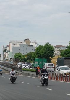 TP Hồ Chí Minh: Cầu vượt thép thành “điểm đen” tai nạn